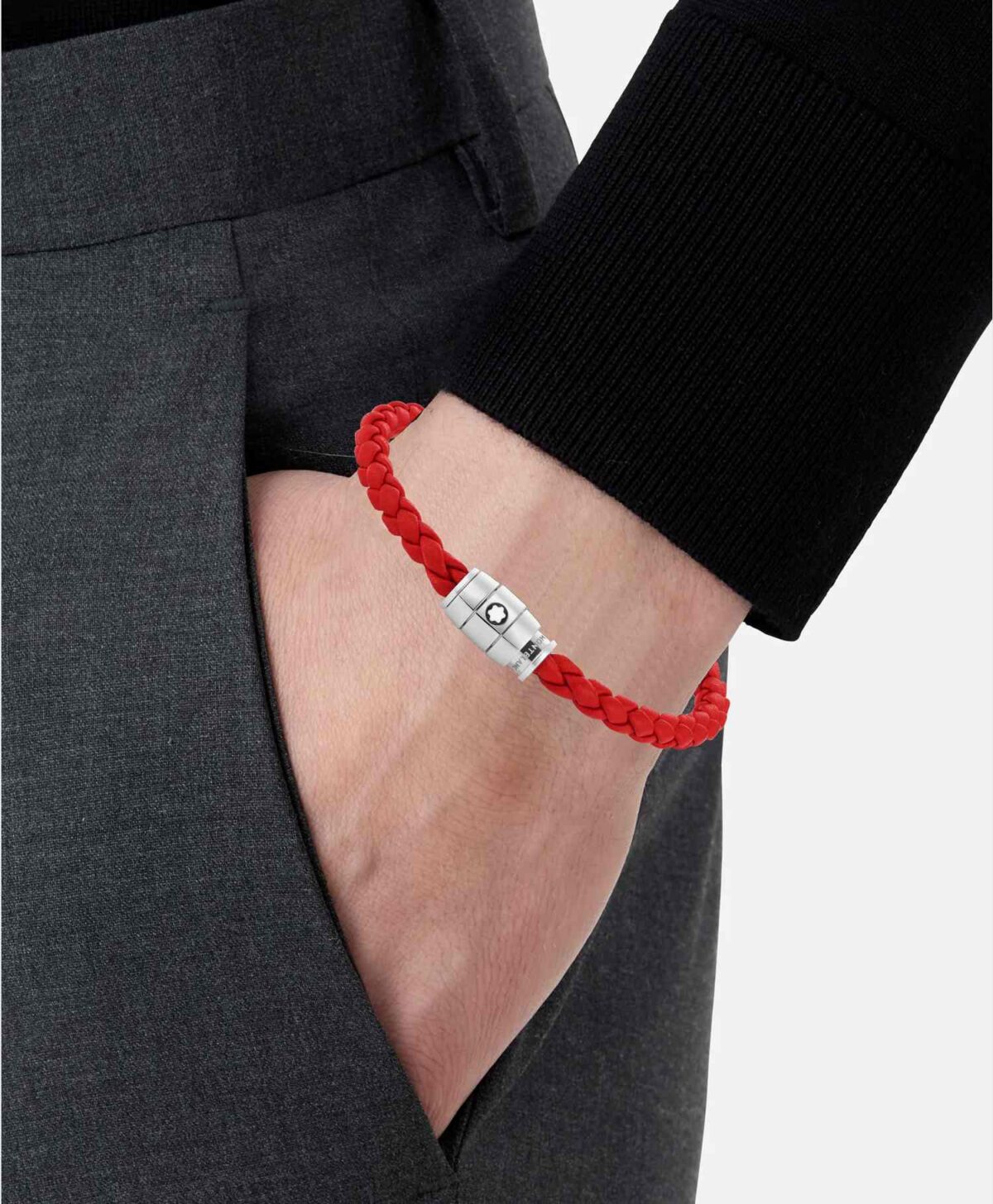 Giá vòng tay Montblanc 130902 chính hãng có đắt không?
